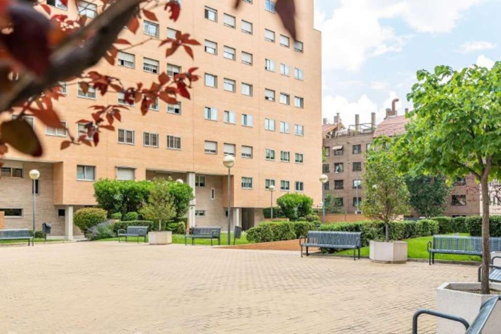 Impresionante Apartamento De 4 Dormitorios 3 Banos Y 2 Plazas De Garaje マドリード エクステリア 写真