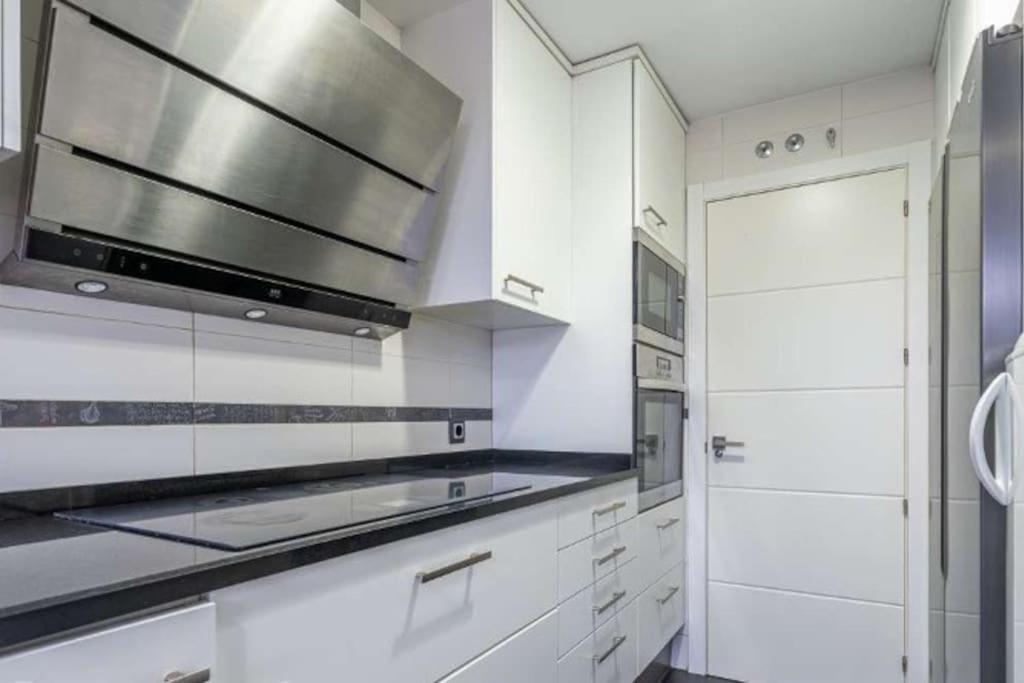 Impresionante Apartamento De 4 Dormitorios 3 Banos Y 2 Plazas De Garaje マドリード エクステリア 写真