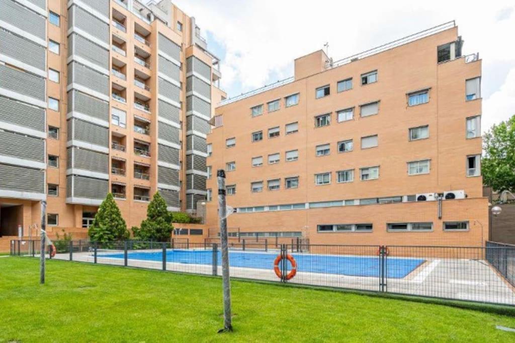 Impresionante Apartamento De 4 Dormitorios 3 Banos Y 2 Plazas De Garaje マドリード エクステリア 写真