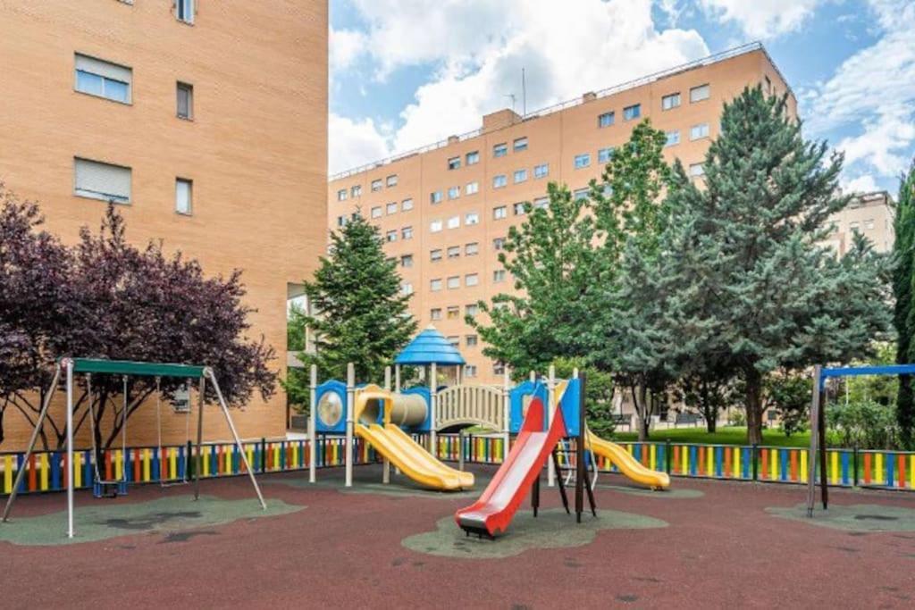 Impresionante Apartamento De 4 Dormitorios 3 Banos Y 2 Plazas De Garaje マドリード エクステリア 写真