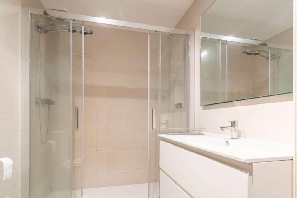 Impresionante Apartamento De 4 Dormitorios 3 Banos Y 2 Plazas De Garaje マドリード エクステリア 写真