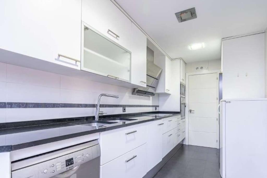 Impresionante Apartamento De 4 Dormitorios 3 Banos Y 2 Plazas De Garaje マドリード エクステリア 写真
