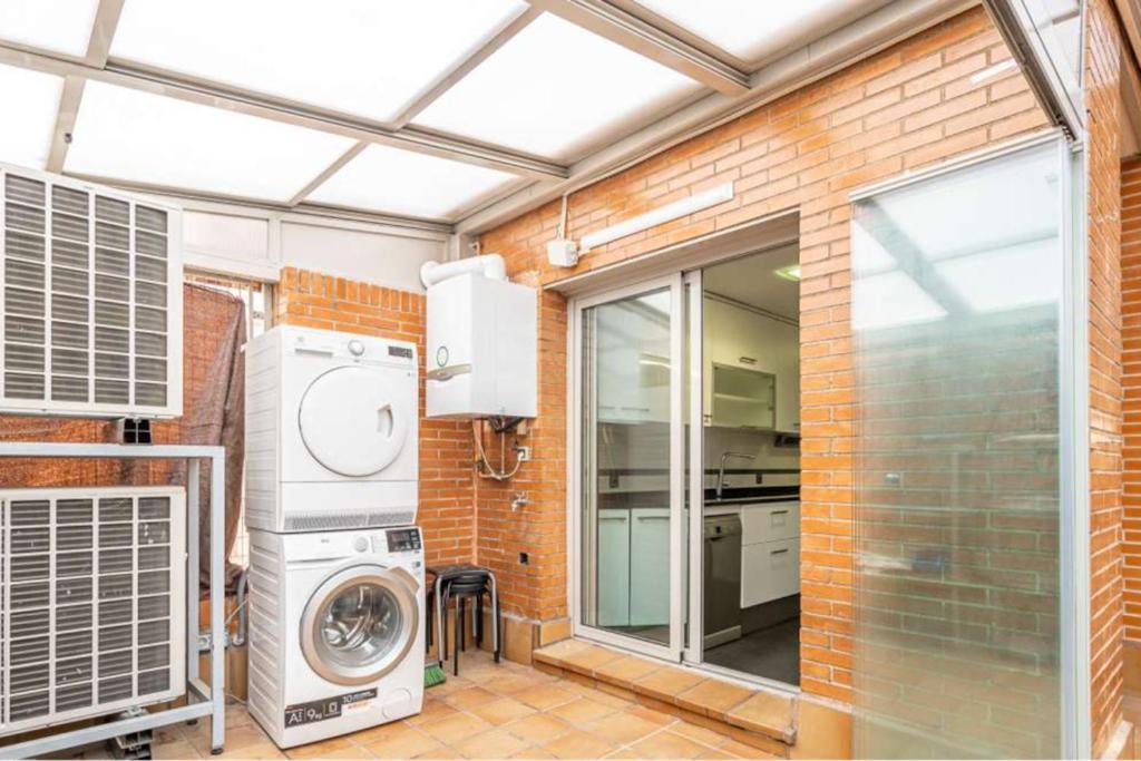 Impresionante Apartamento De 4 Dormitorios 3 Banos Y 2 Plazas De Garaje マドリード エクステリア 写真