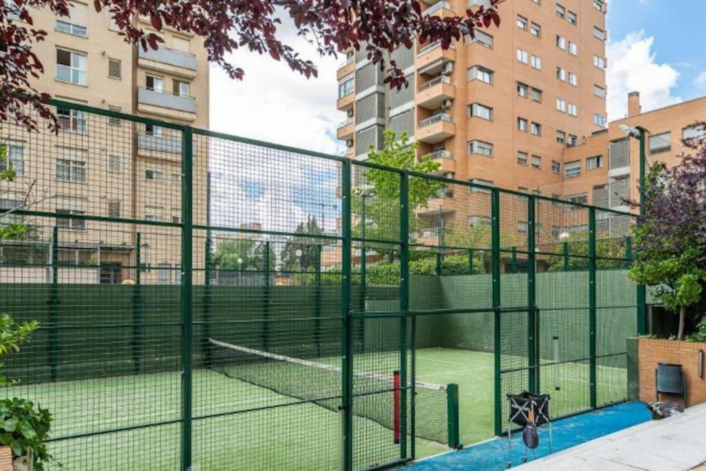 Impresionante Apartamento De 4 Dormitorios 3 Banos Y 2 Plazas De Garaje マドリード エクステリア 写真